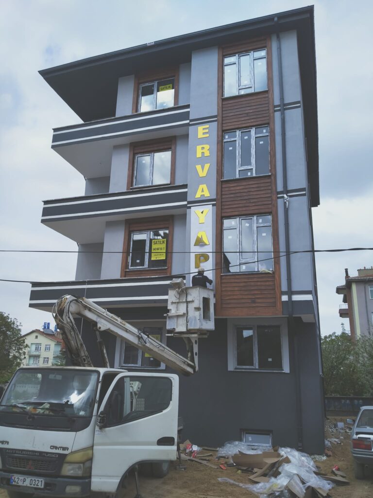 ERVA YAPI ILGIN’A RENK KATIYOR