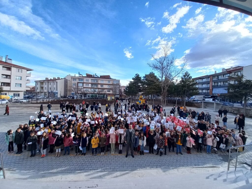 Ilgın İlçe Milli Eğitim Müdürü Mustafa Kılınç “tüm öğrenci, öğretmen, veli ve okul yöneticilerimizi tebrik ediyorum”