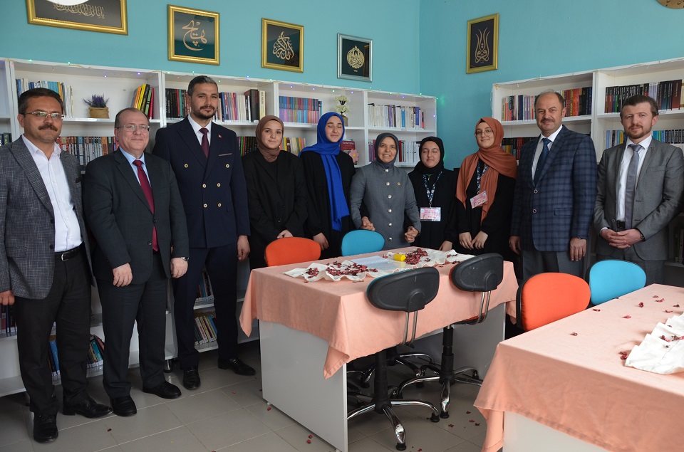 İngilizce Öğretmeni Esra DEMİRKOL Unutulmayacak…