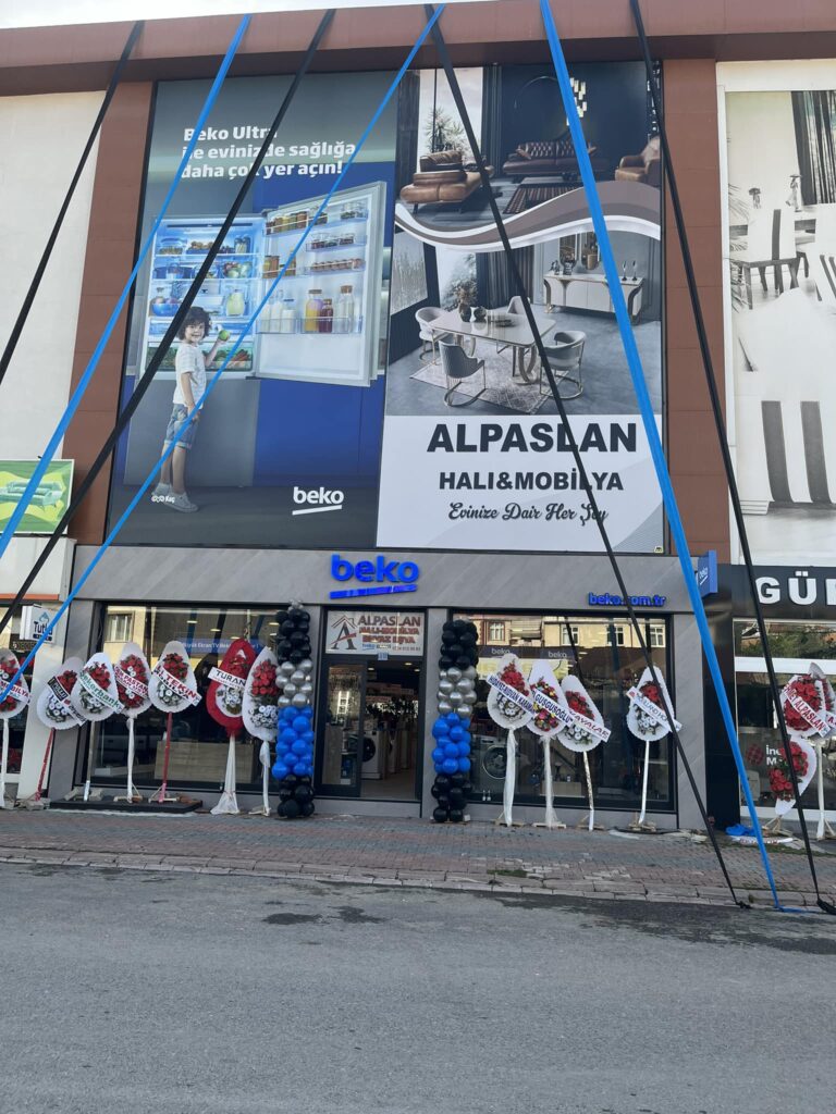 ILGIN DA YENİ BİR MOBİLYA MAĞAZASI HİZMETE GİRDİ