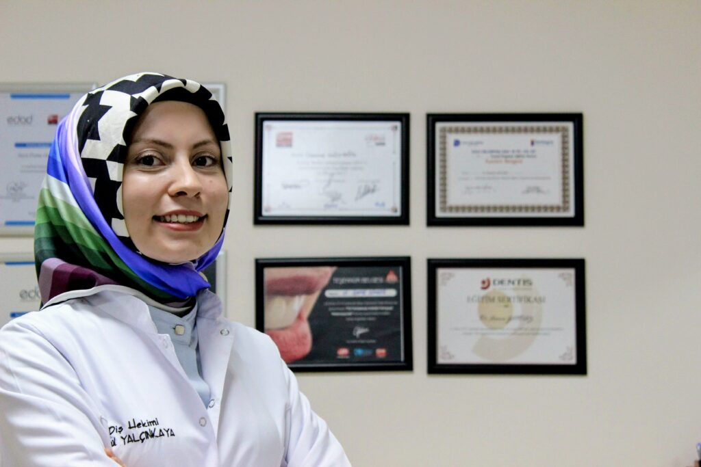 Diş Hekimi Betül YALÇINKAYA KARA “Eksik Dişlerin Zararları ve Tedavi Seçenekleri”