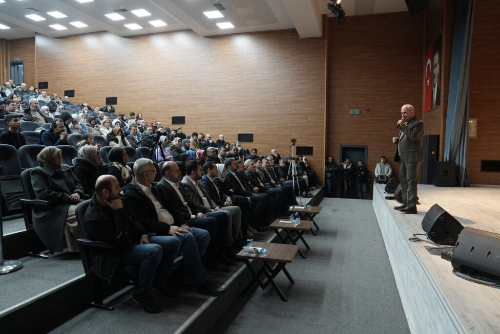 Nurullah Genç Ilgında Konferans Verdi