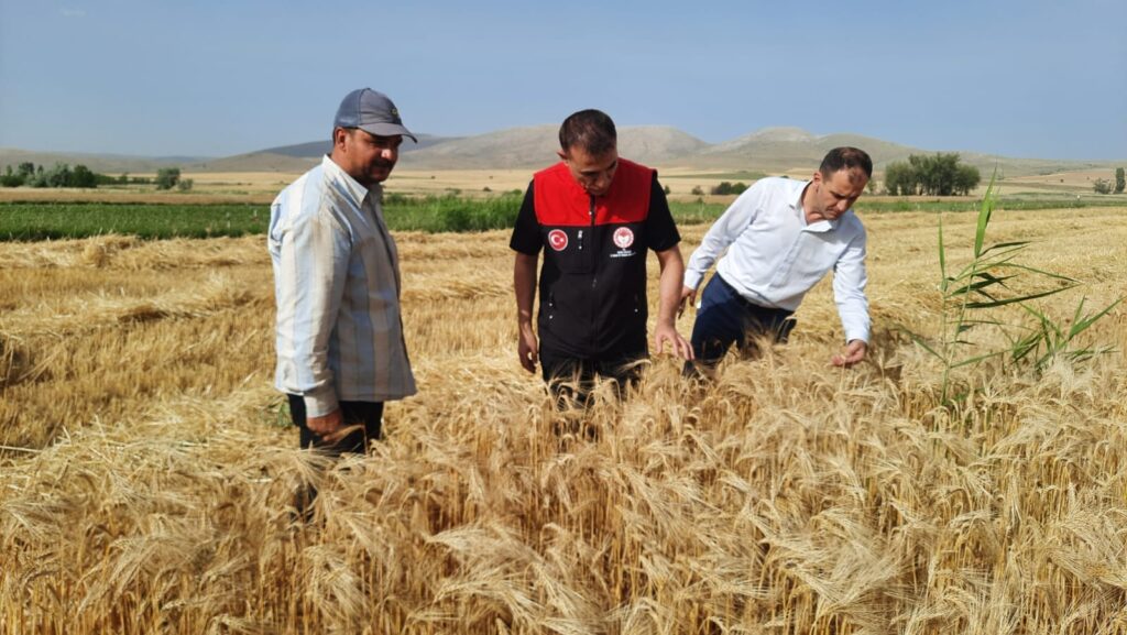 MÜDÜR VELİ UĞUR’DAN ÇİFTÇİLERİE KRİTİK UYARI