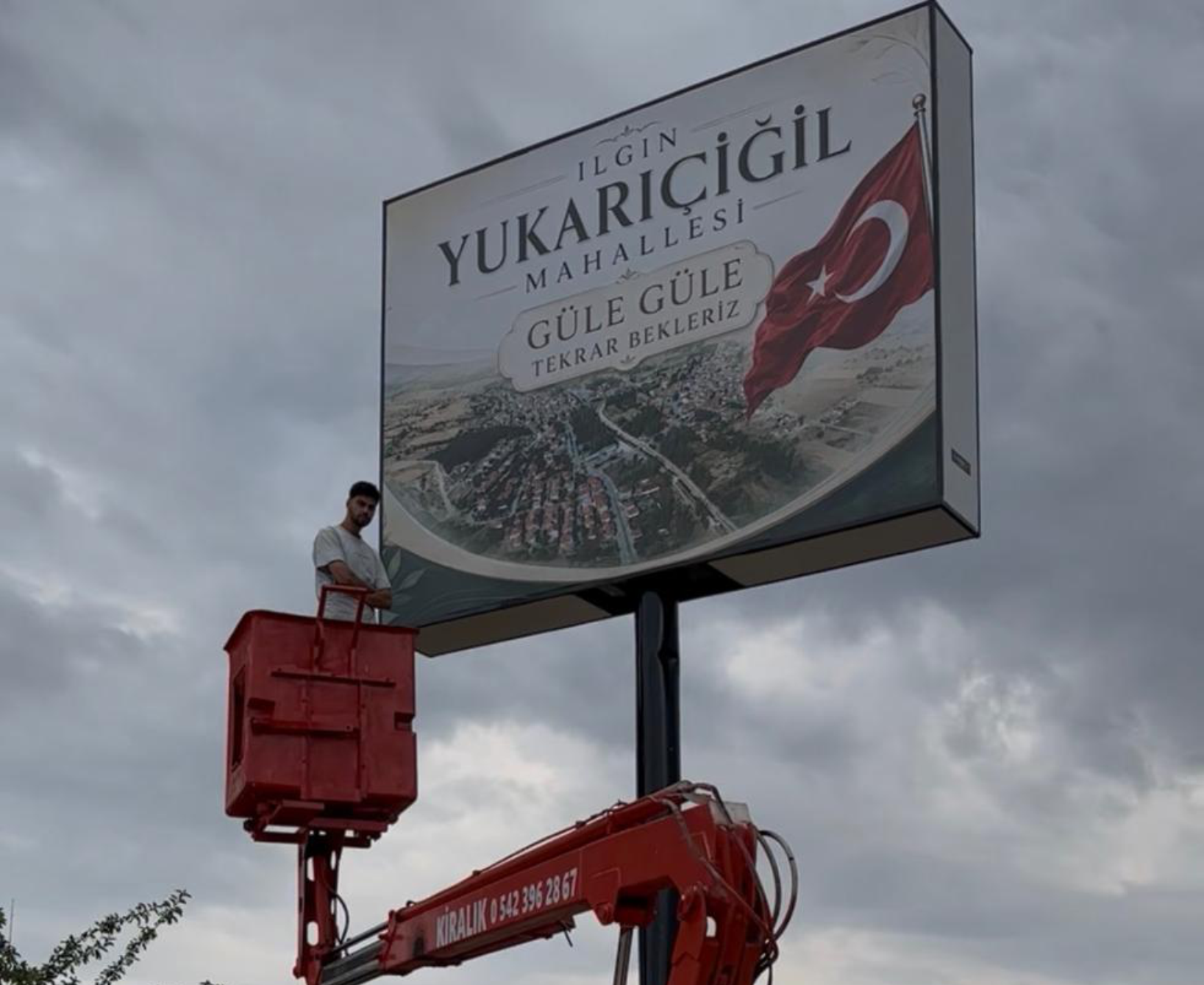 Yukarı Çiğil Girişinde Göz Kamaştıran Dokunuş! Dev Totem İlgi Odağı Oldu