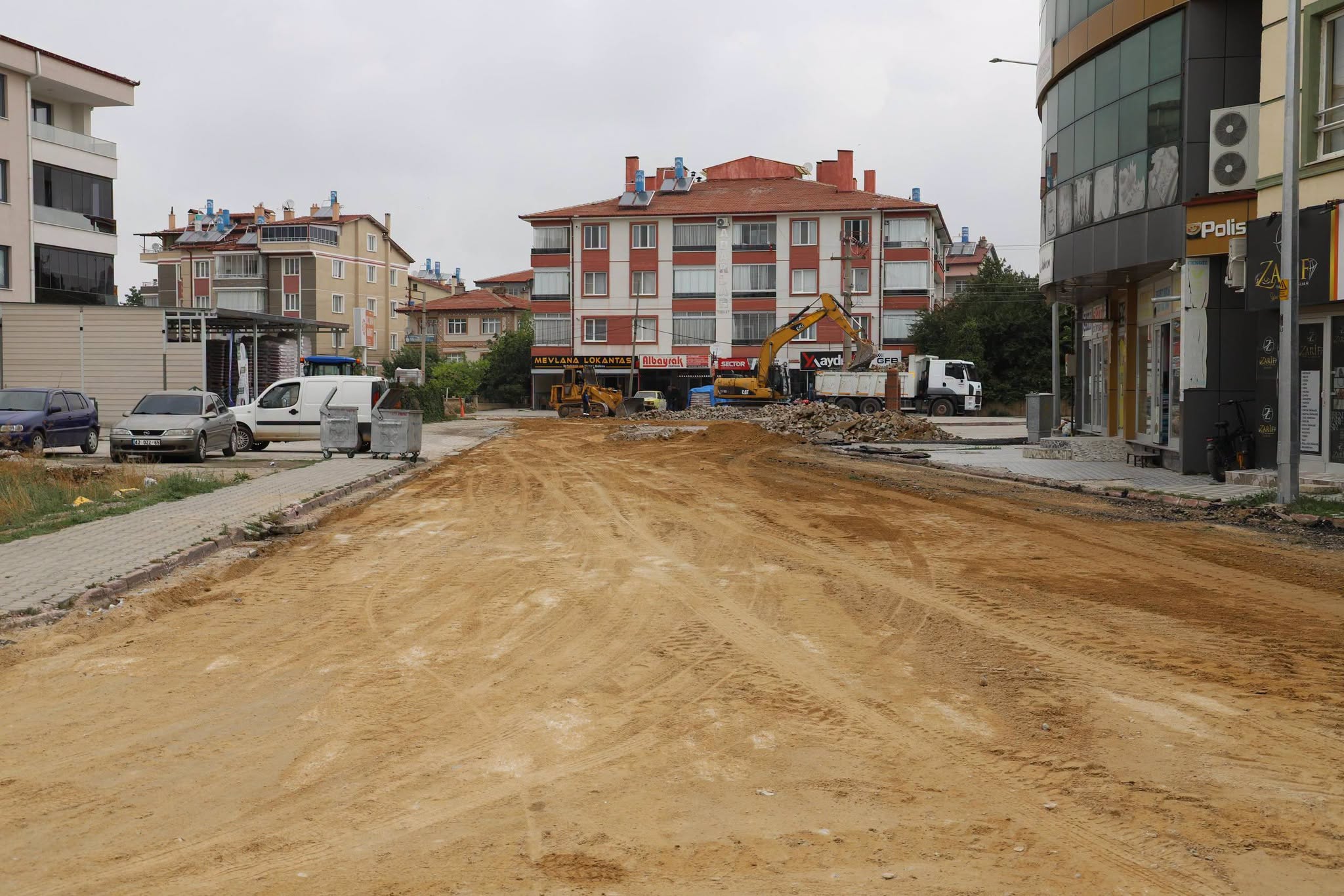 ILGIN’DA ASFALT SEFERBERLİĞİ! DÖRT BİR YANDA HUMMALI ÇALIŞMA