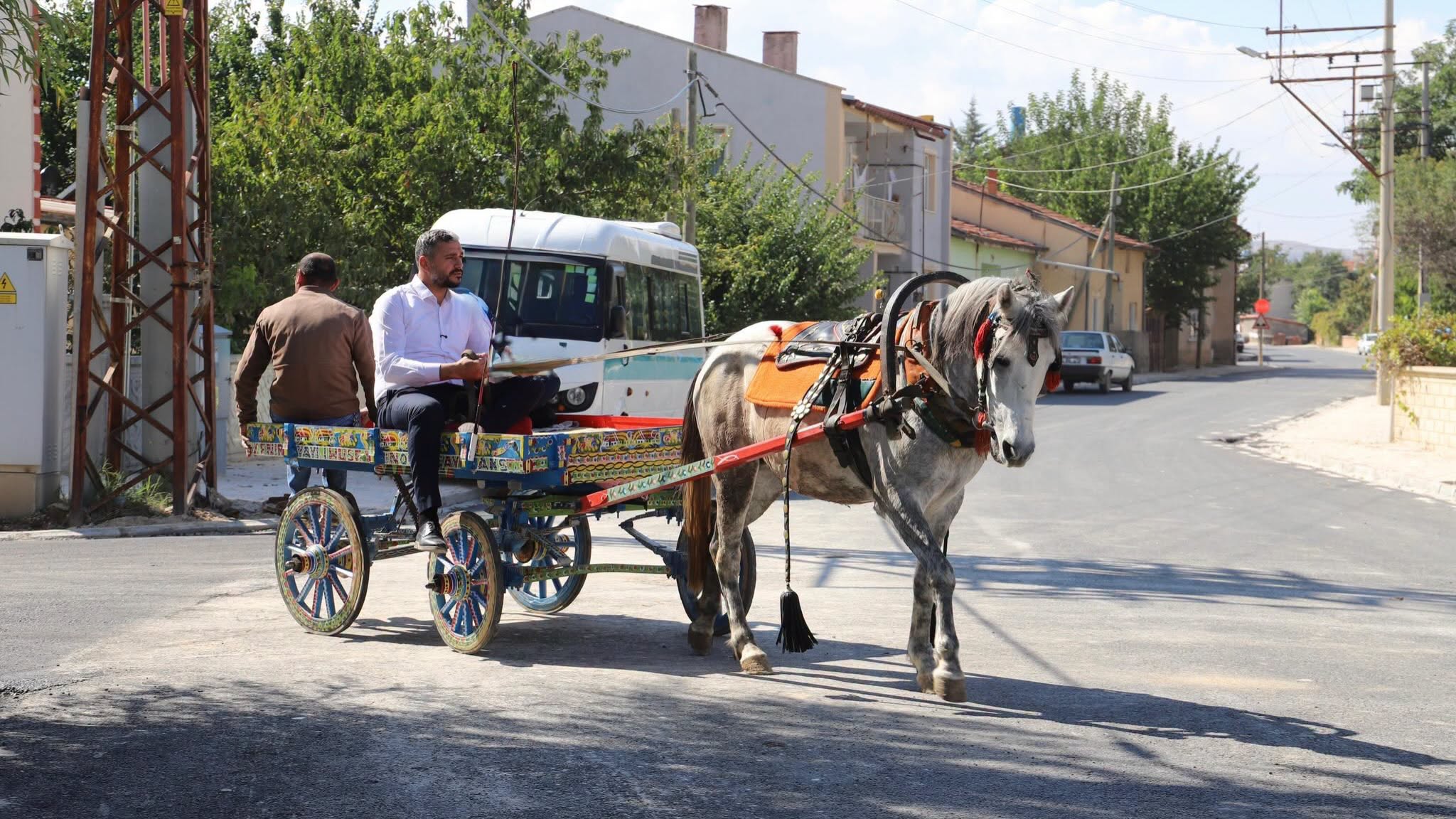 DEDESİNİN MESLEĞİYLE ASFALTTA TUR ATTI! BAŞKAN ÖMER APİL’DEN DUYGULANDIRAN VEFA